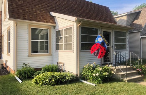South Haven House | 3 Bedrooms, 2 Bath Easy Walk Downtown, Close to South Beach!