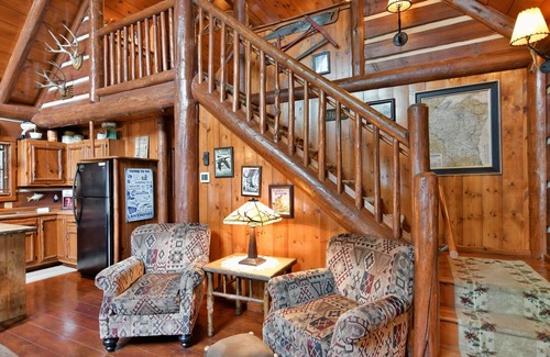 Hayward House | 3 BEDROOMS 2 BATHROOM SLEEPS 8