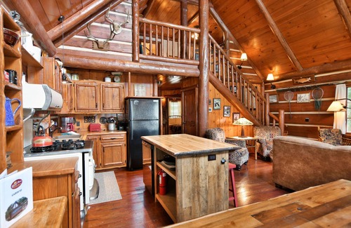 Hayward House | 3 BEDROOMS 2 BATHROOM SLEEPS 8