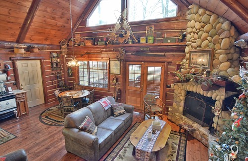 Hayward House | 3 BEDROOMS 2 BATHROOM SLEEPS 6