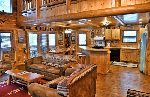 Hayward House | 3 BEDROOMS 2 BATHROOM SLEEPS 10