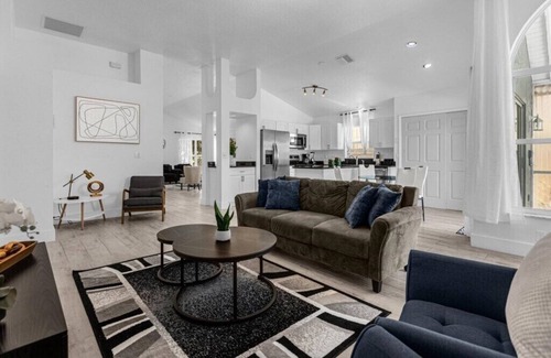 Lindfields House | 3 Bedrooms/2 Bathrooms/Lindfields (3026 BC)