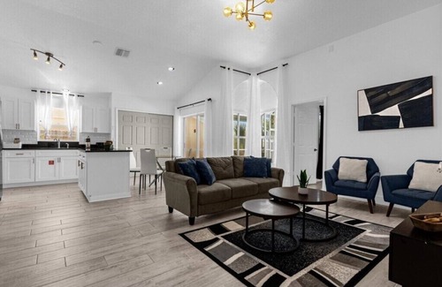 Lindfields House | 3 Bedrooms/2 Bathrooms/Lindfields (3026 BC)