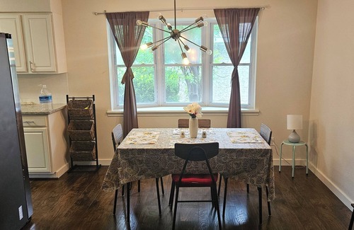 Dallas House | 3 Bedrooms /2 Baths by White Rock Lake - Dallas Arboretum