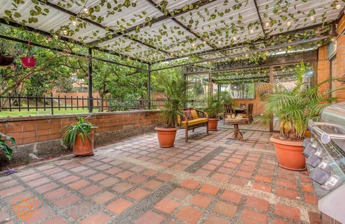 Las Lomas I Apartment | 3 Bedrooms 4 Bathrooms