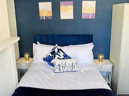 Brighton City Centre Apartment | 3 Bedrooms -5 minutes walk from Brighton Train Station - Contractors, Families, and Larger Groups - Sleeps 7