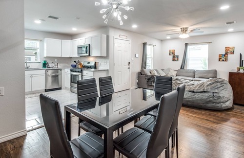 Oak Cliff House | 3 Bedrooms - 7 Miles to Downtown - Parking