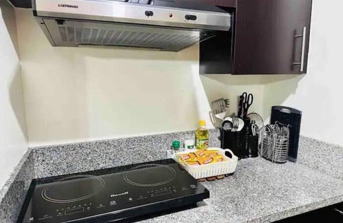 Ugong Apartment | 3 Bedrooms Access Penthouse Condo Unit