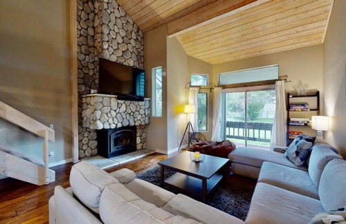 Mammoth Lakes House | 3 Bedrooms and Loft with gorgeous views all around Sleeps 12 comfortably