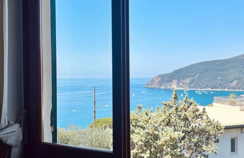 Moneglia Apartment | 3 Bedrooms Apartment in Moneglia with Sea View (CIN IT010037C2RCDL9567)
