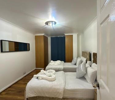 Maida Vale Apartment | 3 Bedrooms Apartment with security 24 hours