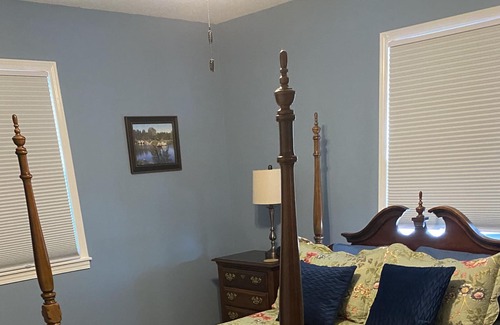 Columbia House | 3 bedrooms country setting 2 miles from downtown