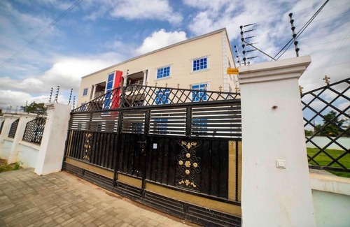 Accra Apartment | 3 bedrooms, Entire Flat, Amasaman - Accra