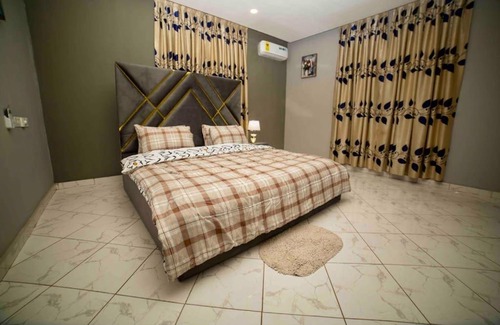 Accra Apartment | 3 bedrooms, Entire Flat, Amasaman - Accra