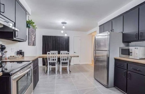 Laval Apartment | 3 bedrooms, Fast WI-FI, FREE Parking