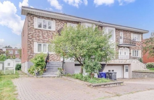 Laval Apartment | 3 bedrooms, Fast WI-FI, FREE Parking