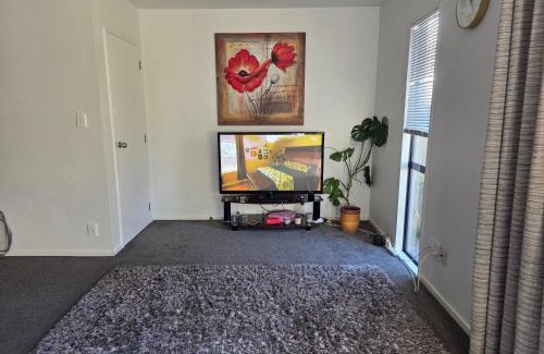 Edgeware House | 3-Bedrooms Home near CBD