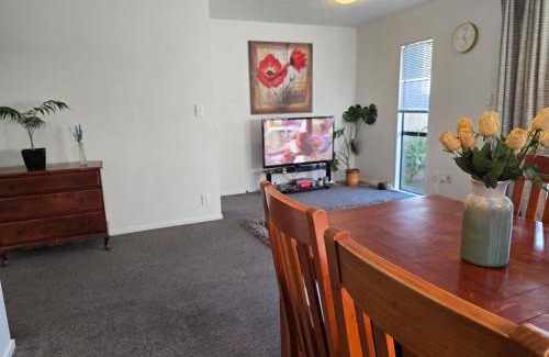Edgeware House | 3-Bedrooms Home near CBD