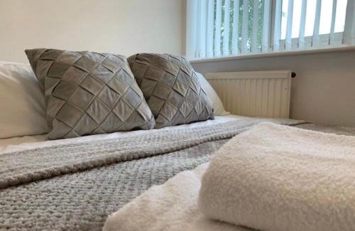 Reading House | 3 Bedrooms House In Reading