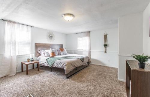 South Kansas City Villa | 3 Bedrooms House in Waldo Kansas City