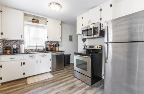 South Kansas City Villa | 3 Bedrooms House in Waldo Kansas City