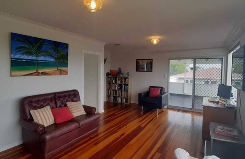 Pakuranga House | 3 Bedrooms house + Professional Gym access - close to Shopping Centre and Bus