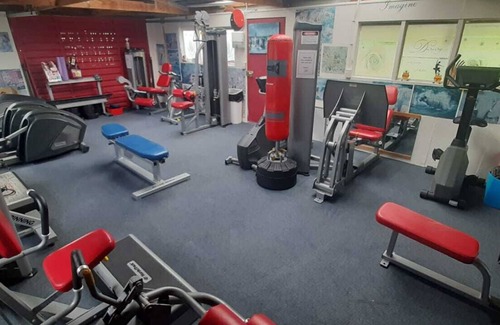 Pakuranga House | 3 Bedrooms house + Professional Gym access - close to Shopping Centre and Bus