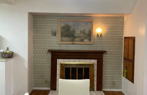 Canarsie House | 3 BEDROOMS HOUSE WITH WOOD FIREPLACE