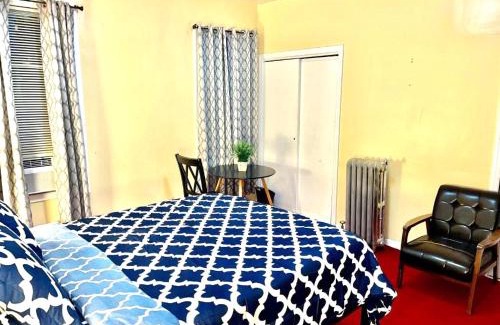 Queens Apartment | 3 Bedrooms Huge Apt in LIC, Very close to MANHATTAN