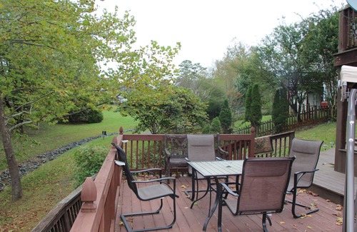 Lake Reynovia House | 3 bedrooms Lake Front house Near Down Town & UVA