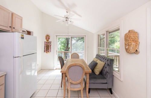 Hollywood House | 3 Bedrooms Relaxing Rustic House on Saint Thomas CreeK