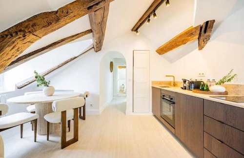 Montmartre Apartment | 3 bedrooms Sacrée cœur Place du Tertre Montmartre