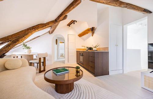 Montmartre Apartment | 3 bedrooms Sacrée cœur Place du Tertre Montmartre