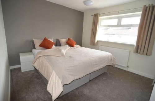 St Helens Apartment | 3 Bedrooms, Spacious, off road parking, Minimum 2 Nights