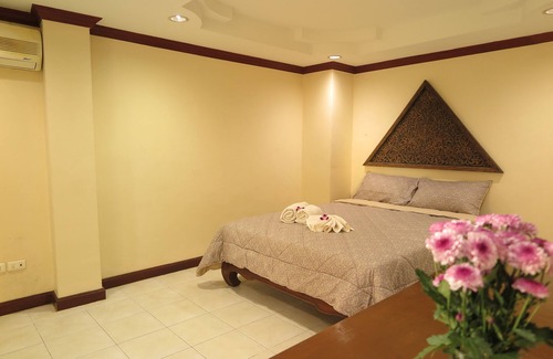 Nanai Road House | 3 Bedrooms townhouse Patong Phuket