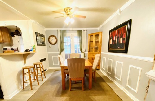 Upper Darby House | 3 bedrooms townhouse/no smoking 🚭/Maximum 10guests/Free parking.