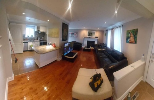 Brampton House | 3 Bedrooms upstairs (Whole house without basement)