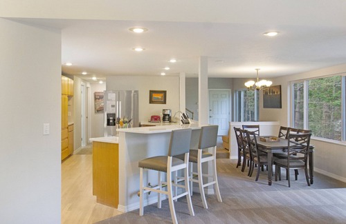 Roche Harbor House | 3 Bedrooms with Hot Tub! (Woodhaven)