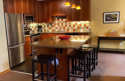 East Kootenay Condo | 3 Bedrooms with Loft & Den | Private Hot Tub