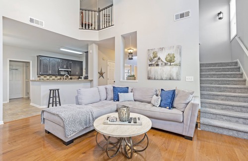 Woodstock House | 3 Beds 2 &1/2 Bath Family Home! Close to Lake Point, Braves, East Cobb Baseball