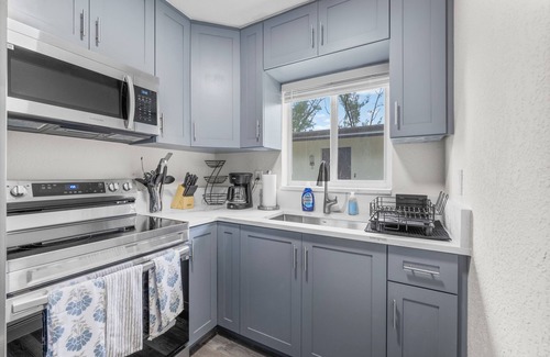 Middle River Terrace Apartment | 3 Beds/Patio/10 Mins Beach/5 Mins Las Olas/15 Mins Airport/Pets