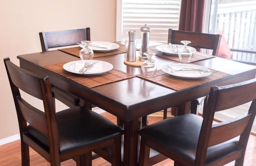 Grande Prairie Apartment | 3 beds , Private Cozy Patio , 4 mins drive to Starbucks