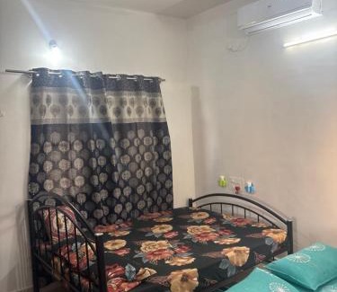 Mysore House | 3 Beds Room for 5 people Stay at Cool Calm Place