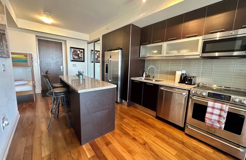 Bay Cloverhill Apartment | 3 Beds Suite 64th floor