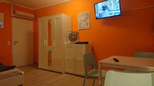 Oberlungwitz House | 3-Bettzimmer mit Gemeinschaftsküche und je 2 Duschräumen und 2 Toiletten