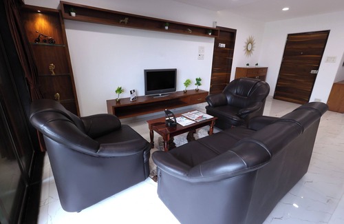 Government Colony Apartment | 3 BHK Service apartment near MMRDA ground bandra