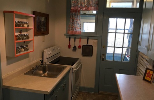 Fort Madison Apartment | 3 Blocks from the Mississippi River in the Park-To-Park Historic District.