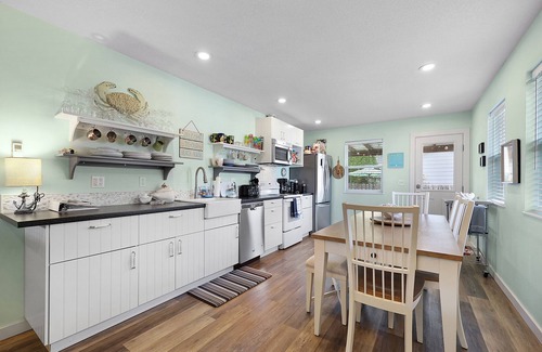 Rockaway Beach House | 3 Blocks to Downtown Rockaway Beach