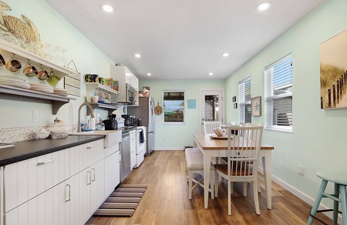 Rockaway Beach House | 3 Blocks to Downtown Rockaway Beach
