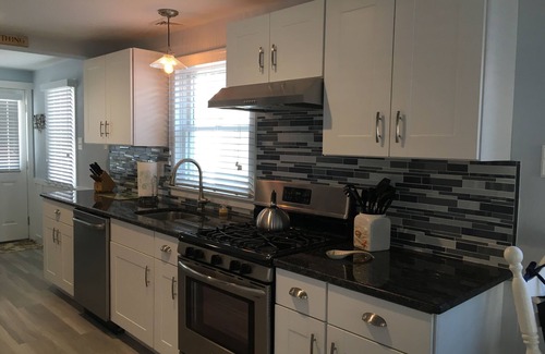 Gold Coast House | 3 Blocks to the Gold Coast Beach - Single Family Home 5 bedrooms!